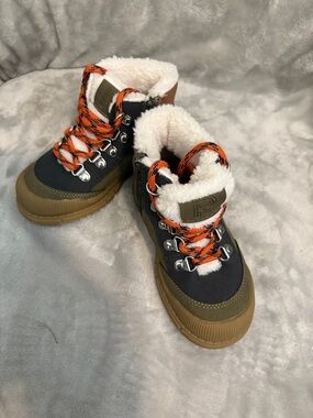 Rockport Kids Olive, Black & Orange Sherpa-Lined Hiking Boots